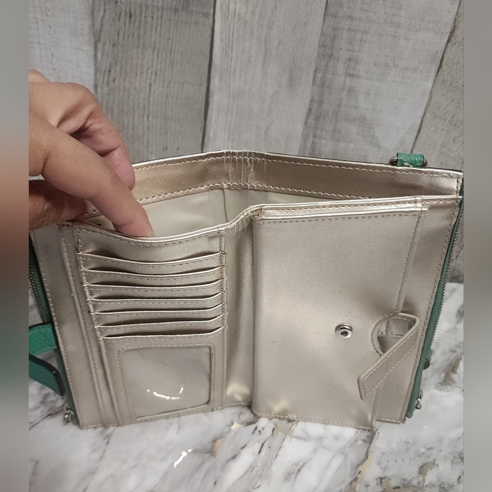 🌷GUESS Double Zip Organizer Wallet/ Wrislet in Mint Green🌷Imperfections - Picture 9 of 16